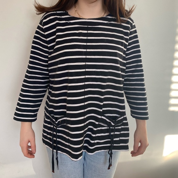 Lovely Black and White Top - Picture 1 of 2
